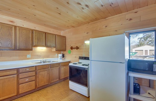 Park Rapids Cabin | Lakefront Resort Cabin w/Porch in Park Rapids!