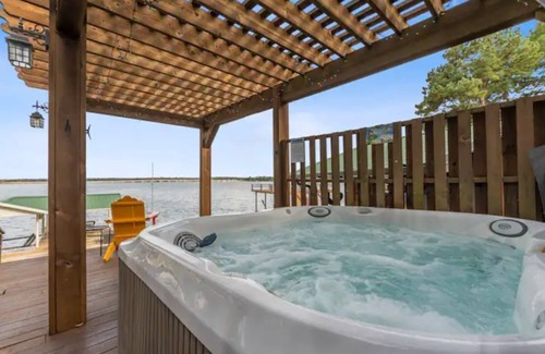 Enchanted Oaks House | Lakefront retreat, hot tub, firepit, pets