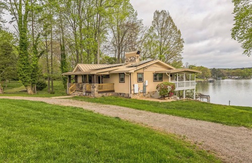 Troutman House | Lakefront Retreat | Private Dock & Fire Pit