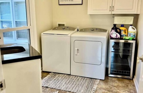 Milledgeville House | Lakefront Retreat with Pool and Room For Everyone!