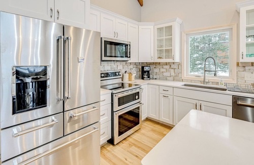 Rhinelander Cottage | Lakefront Rhinelander Cottage w/Private Dock!