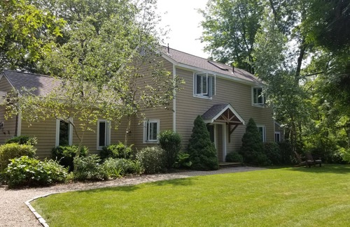 South Kingstown House | Lakefront- Rhode Island; Indian Lake, Wakefield : 223 Indian Trail S.