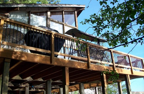 Coeur d'Alene Cabin | Lakefront Rustic Log Cabin on Gorgeous Lake Coeur D' Alene!