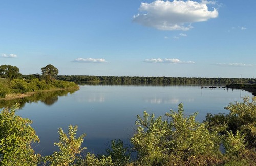 Madill RV Rental | Lakefront RV spot- Peaceful & breathtaking views, ideal for relax and recharge!