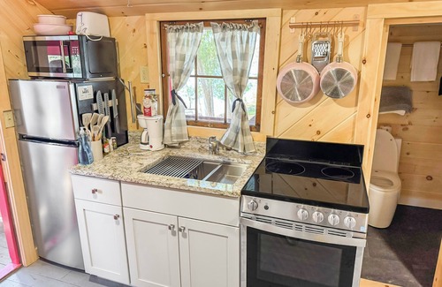 Orland Cabin | Lakefront Salmon Tiny Cabin @ Getogether Stays