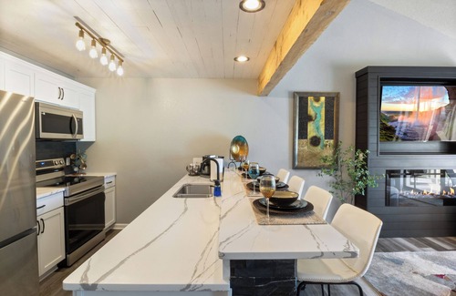 Osage Beach Condo | Lakefront Stargazer - Fireplace - Desk - King & Queen Beds - Stunning Views