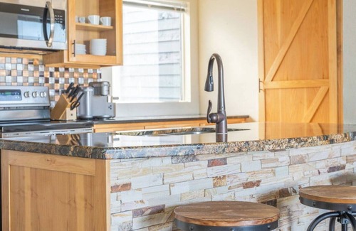 Walden on Lake Conroe Condo | Lakefront stay with designer touches, boat parking & family-friendly perks.