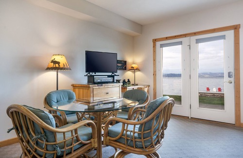 Polson Condo | Lakefront Studio with views!
