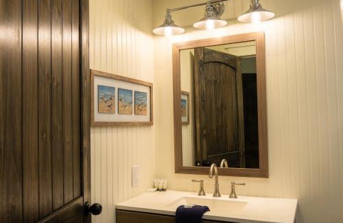 Mead House | Lakefront The Bunkhouse - 32