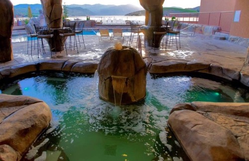 Chelan Condo | Lakefront Two Bedroom, Two Bath Grandview on the Lake Condo