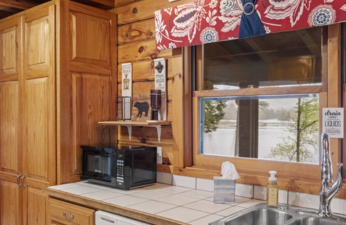 Sanbornton House | Lakefront w/Private Beach - Luxury Log House!