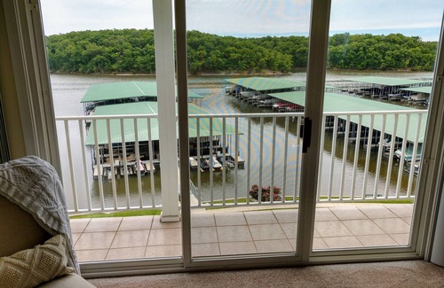 Osage Beach Condo | Lakefront Walk In Condo in Osage Beach at Parkview Bay
