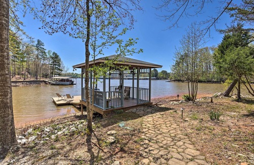 Wedowee House | Lakefront Wedowee Home w/Private Dock & Hot Tub!