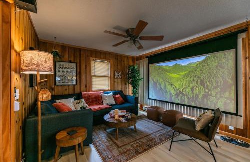 Lindstrom Villa | Lakefront, wildlife Cabin retreat - Pelican Bay Cabin