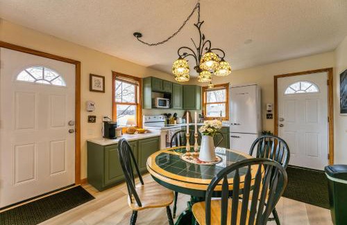 Lindstrom Villa | Lakefront, wildlife Cabin retreat - Pelican Bay Cabin