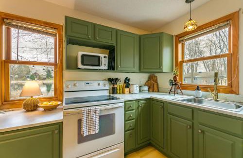 Lindstrom Villa | Lakefront, wildlife Cabin retreat - Pelican Bay Cabin