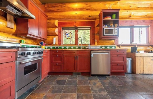 East Kootenay Cabin | Lakefront with Private Pier. Rosen Lake. Dog Fr.