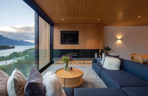 Queenstown Villa | Lakehouse 2- Free Parking- Walk To Town- Air Con