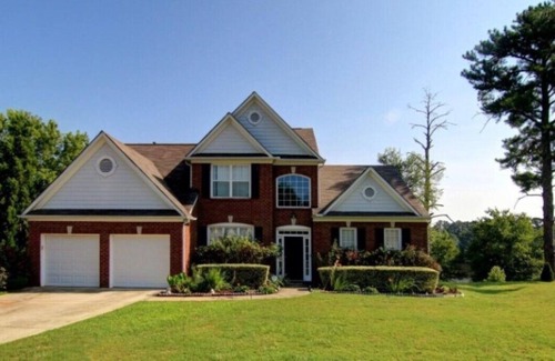 Conyers House | Lakehouse w/game room, movie projector, pool table, 20 mins to downtown ATL.