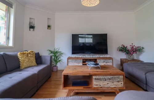 Swansea House | Lakelandia - Family house with pool!