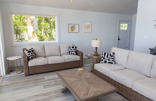 Madison-on-the-Lake Cottage | LakePointe Shores #2 Charming 4-bedroom cottage in delightful Madison