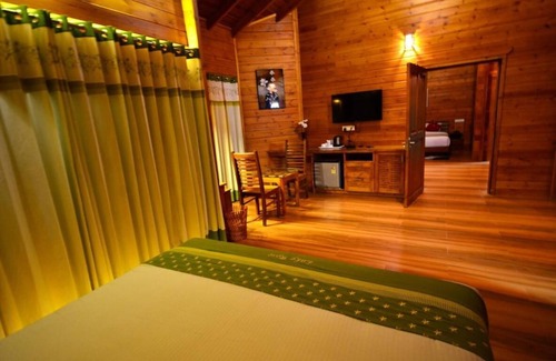 Vazhavatta House | LakeRose Wayanad Resort - Water Front Grandeur