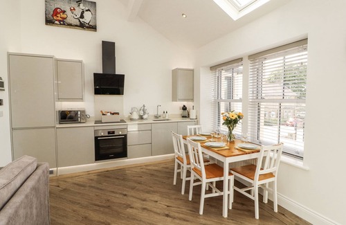 Carnforth Cottage | LAKES VIEW APARTMENT 2, romantic in Carnforth