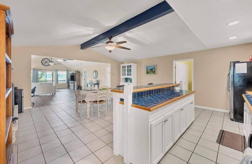 Canyon Lake House | Lakeshore Escapes, on Canyon Lake waterfront