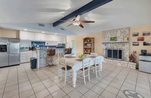 Canyon Lake House | Lakeshore Escapes, on Canyon Lake waterfront