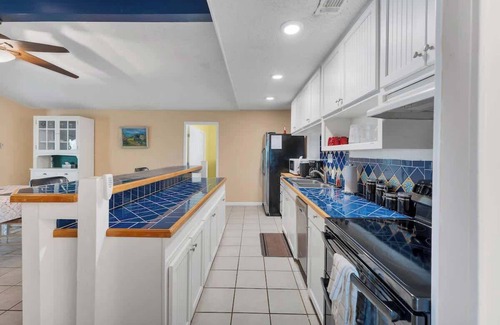 Canyon Lake House | Lakeshore Escapes, on Canyon Lake waterfront