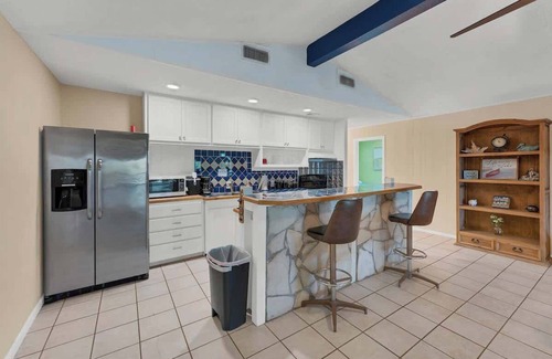 Canyon Lake House | Lakeshore Escapes, on Canyon Lake waterfront