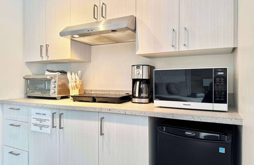 Saint-Brigitte-de-Laval Apartment | Lakeside Getaway #4 | Spa Sauna Firepit