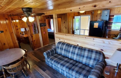 Ray Cabin | Lakeside 2 Bedroom Glacier Cabin on Kab