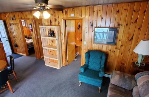 Ray Cabin | Lakeside 2 Bedroom Pelican Cabin on Kab