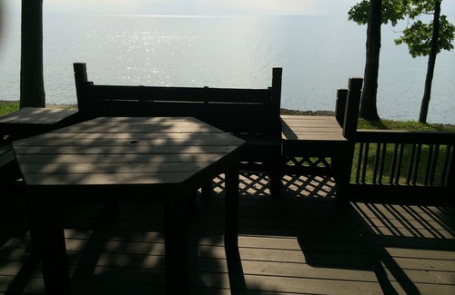 Pulaski House | Lakeside Bliss: Serene Retreat on Lake Ontario, Near the Renowned Salmon River