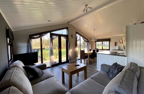 Bethersden Cabin | Lakeside Cabin in Kentish countryside