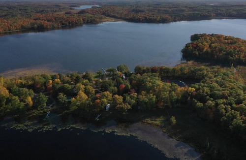 Garrison Cabin | Lakeside cabin with two bedrooms
