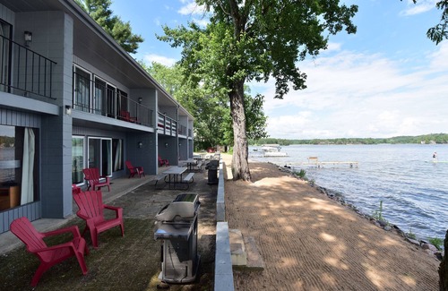 Lake Delton Condo | Lakeside condo located in the heart of Wisconsin Dells
