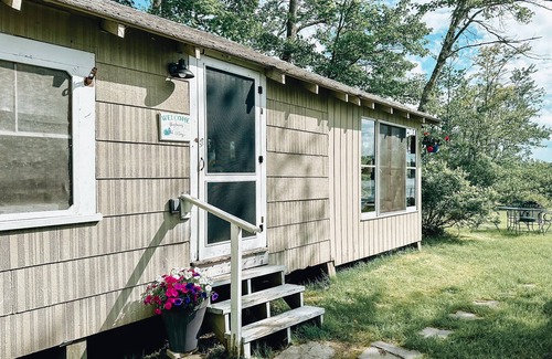 Poland Cottage | Lakeside cottage with boats, grill, firepit, pet and Kid Friendly