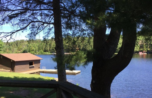 Ahmic Harbour House | Lakeside Family Cottage North East of Parry Sound and Muskoka