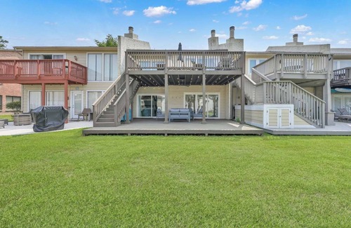 Walden on Lake Conroe House | Lakeside Getaway * Quiet Canal * 2 Story Deck