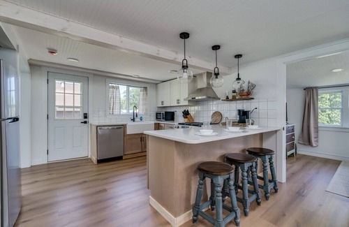 Sackets Harbor House | Lakeside Haven- Sackets Harbor, Firepit, Bikes, Updated cottage