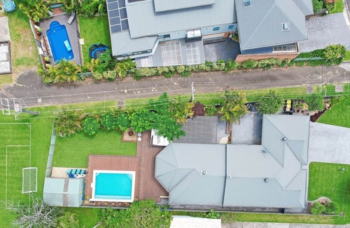 Oak Flats House | Lakeside Haven Summar