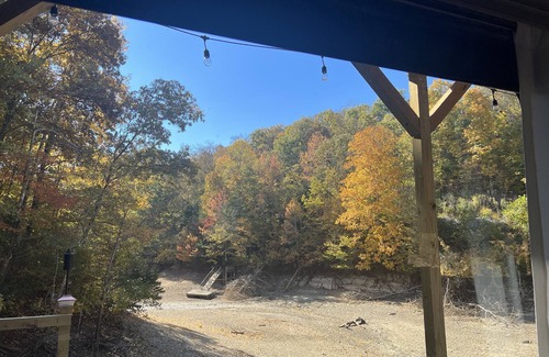 Newport House | Lakeside Hideaway with Romantic Vibes! Boat dock-boardwalk. Private boat launch.