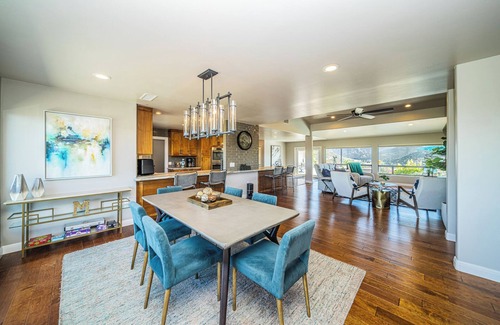Lakeside House | Lakeside Hilltop Retreat