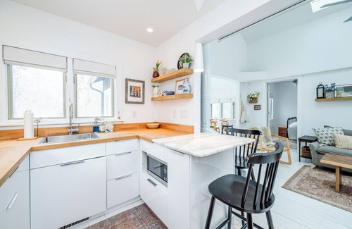 Lakeside House | Lakeside Home Close To Beach & Private Hot Tub! (3 Nt Min!)
