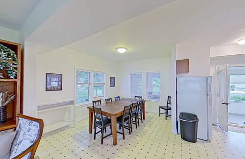 Lexington Cottage | Lakeside home with kitchen, Washer/Dryer, Internet and Firepit