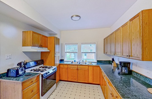 Lexington Cottage | Lakeside home with kitchen, Washer/Dryer, Internet and Firepit