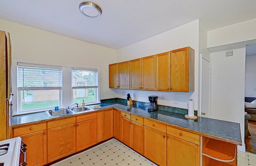 Lexington Cottage | Lakeside home with kitchen, Washer/Dryer, Internet and Firepit