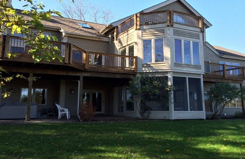 The Galena Territory House | Lakeside is a spacious, flowing home located on the north shores of Lake Galena